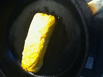 フライパンで厚焼き玉子